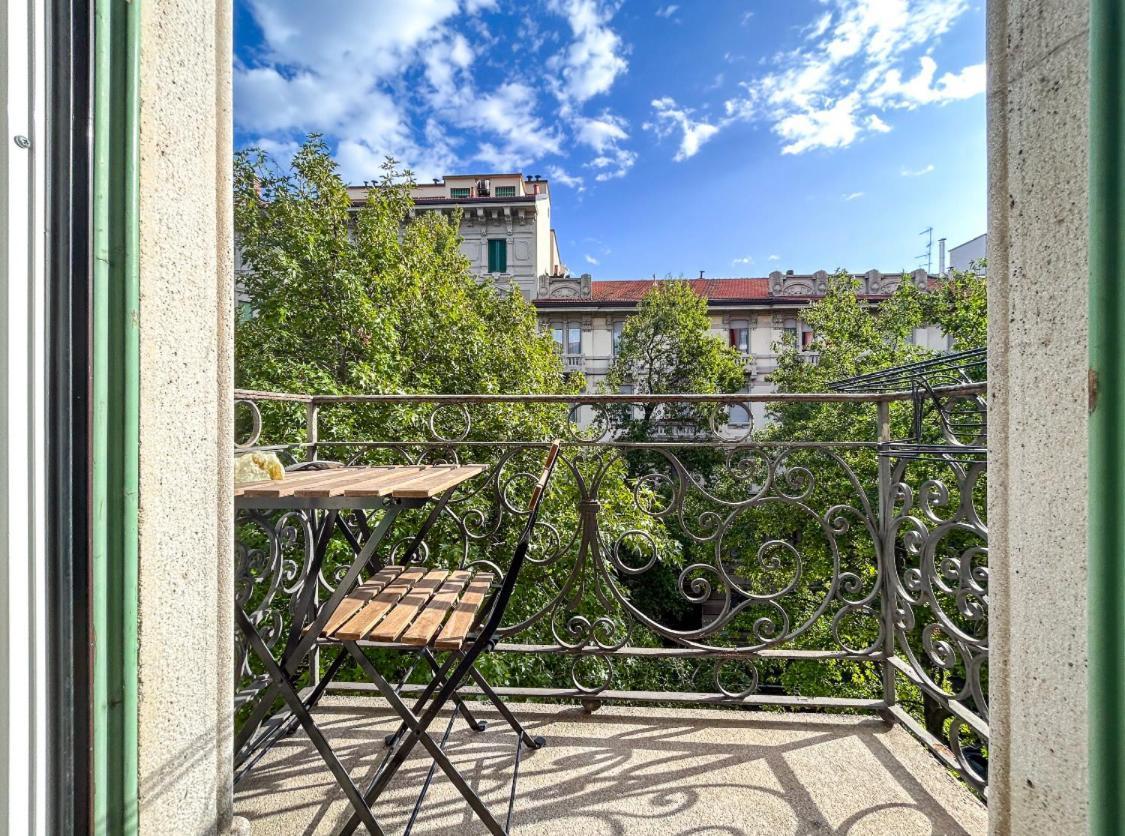 Casa Alberto Da Giussano, Elegante Bilocale In Centro Con Balcone Sul Parco Milan Exterior photo